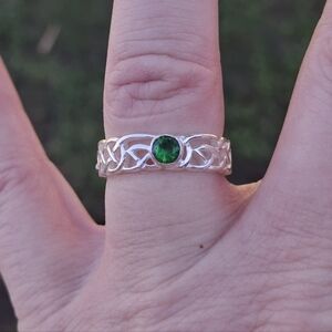New Solitaire Emerald 925 Silver Celtic Wedding Band.